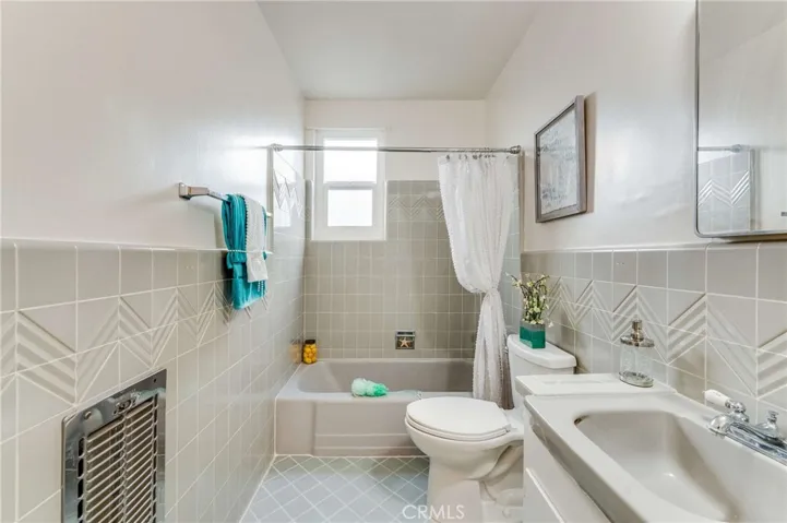 1035 E Appleton Street Unit 5, Long Beach, California 90802