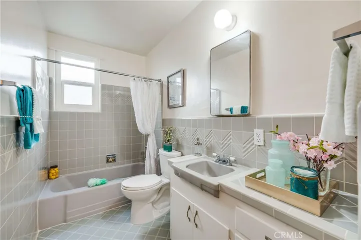 1035 E Appleton Street Unit 5, Long Beach, California 90802