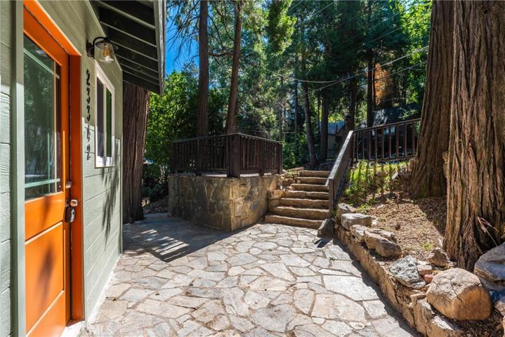 23342 Seeley Way, Crestline, California 92325