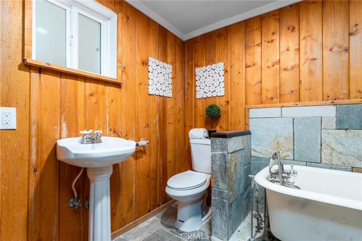 23342 Seeley Way, Crestline, California 92325