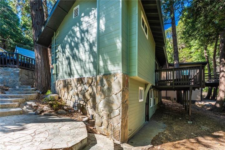 23342 Seeley Way, Crestline, California 92325