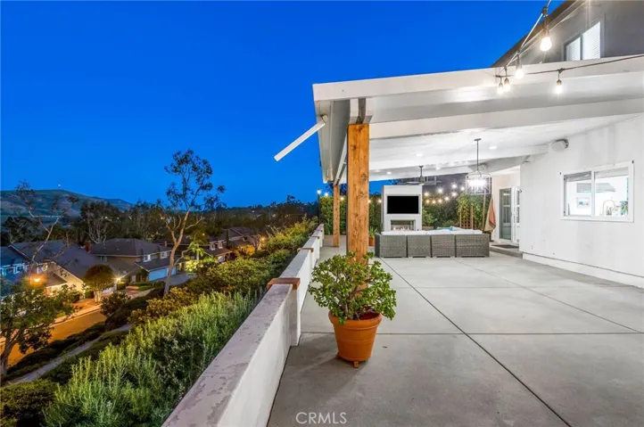 9736 Willow Glenn Circle, North Tustin, California 92705