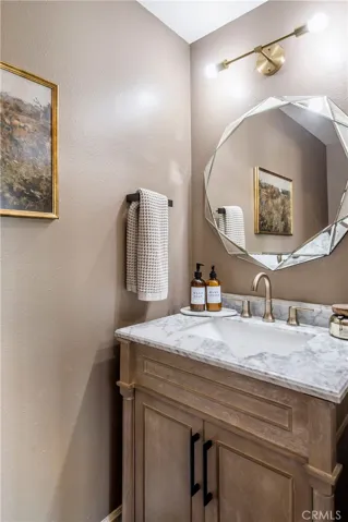 nicely updated downstairs guest 1/2 bath