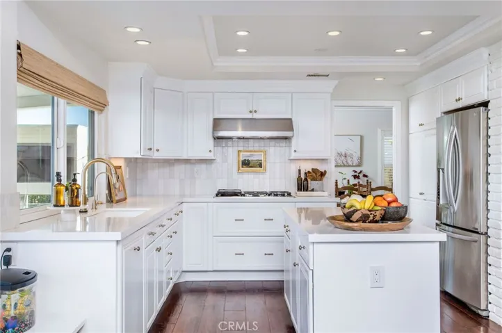 9736 Willow Glenn Circle, North Tustin, California 92705