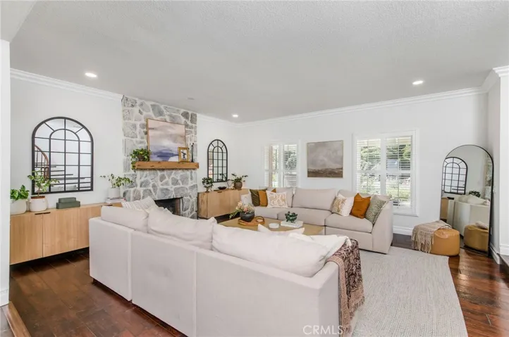 9736 Willow Glenn Circle, North Tustin, California 92705