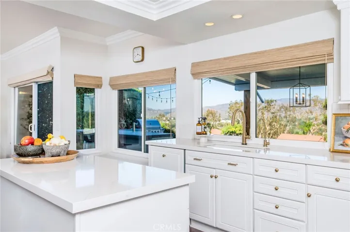 9736 Willow Glenn Circle, North Tustin, California 92705