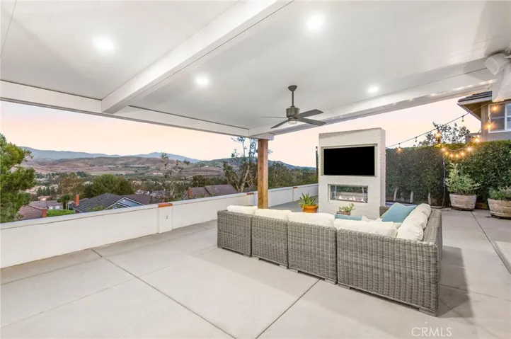 9736 Willow Glenn Circle, North Tustin, California 92705