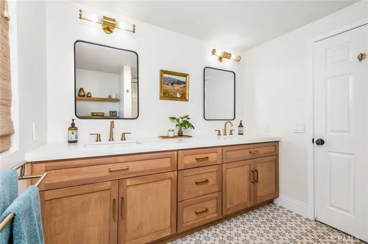 look at those beautiful fixtures