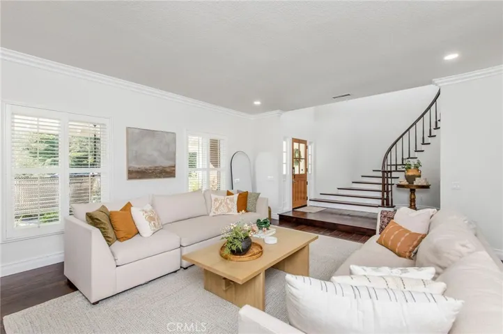 9736 Willow Glenn Circle, North Tustin, California 92705