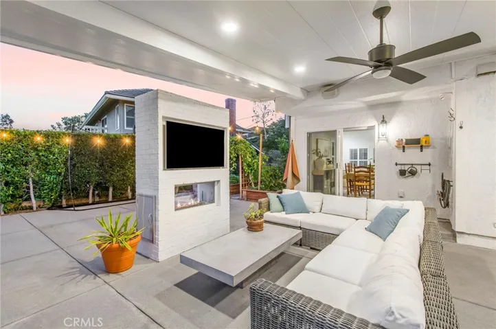 9736 Willow Glenn Circle, North Tustin, California 92705