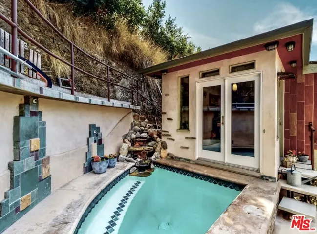 6649 Cahuenga Terrace, Los Angeles, California 90068