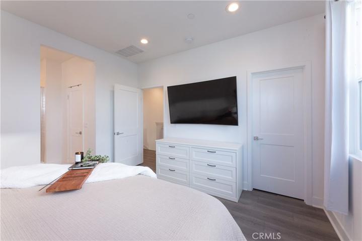 master bedroom, has 2 closets