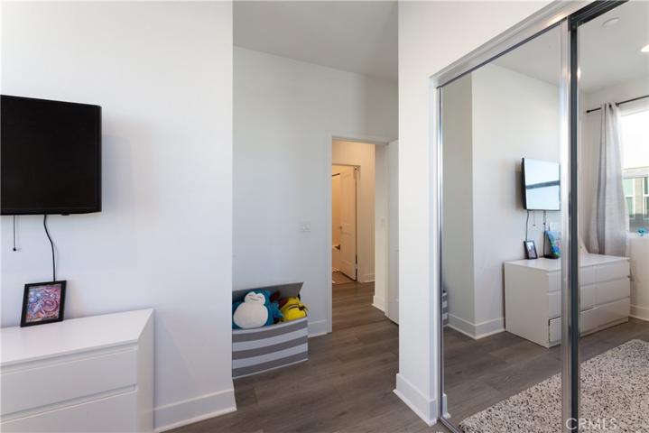 2nd bedroom, mirror closet doors