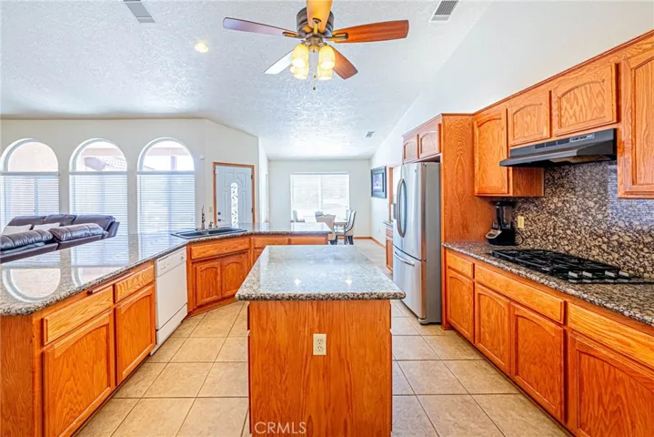 15813 Willow Street, Hesperia, California 92345