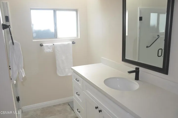 Primary bedroom's bathroom