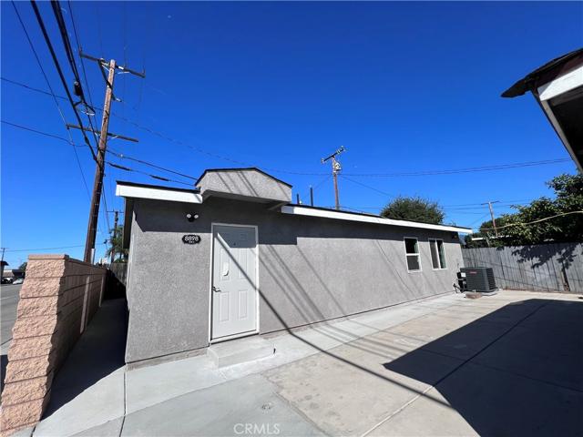 8898 Emerald Unit 2, Fontana, California 92335