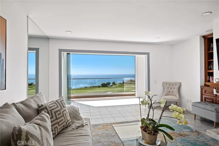 3200 La Rotonda Drive 113, Rancho Palos Verdes, California 90275