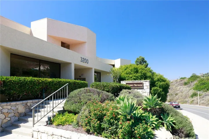 3200 La Rotonda Drive 113, Rancho Palos Verdes, California 90275