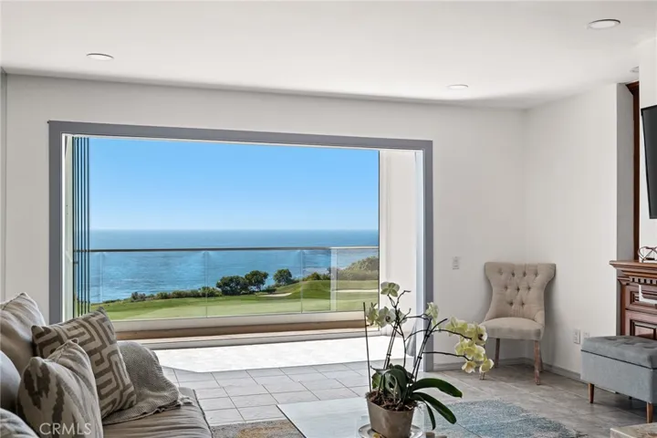 3200 La Rotonda Drive 113, Rancho Palos Verdes, California 90275
