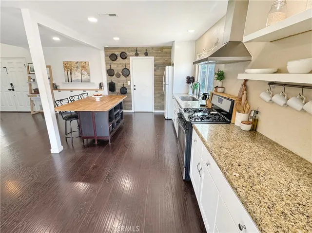 7211 Auld Street, Riverside, California 92503