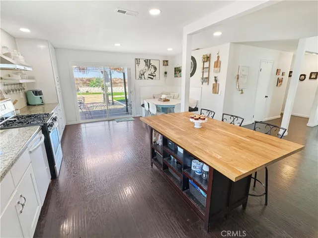 7211 Auld Street, Riverside, California 92503