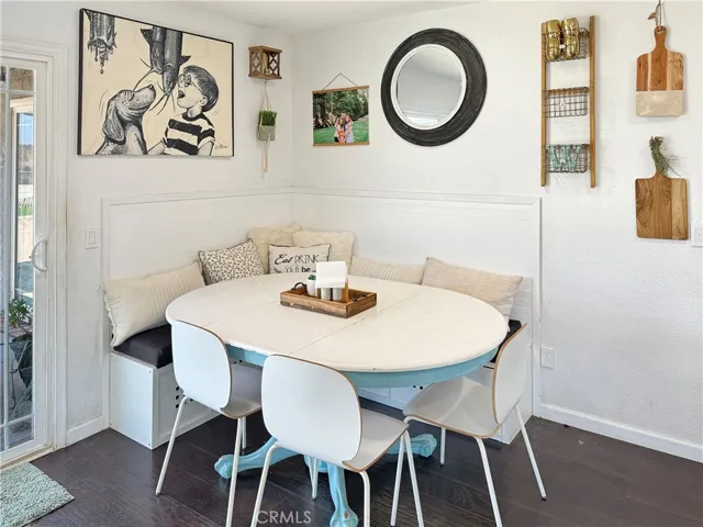 Kitchen Dining Area
