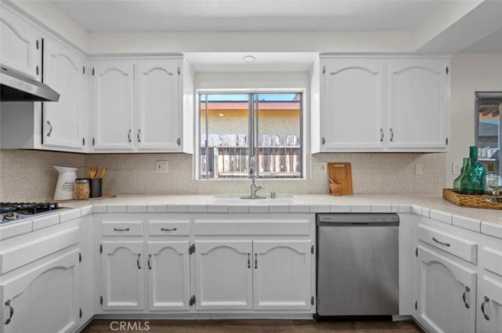 Have a nice day cooking your favorite recipes as you enjoy your backyard view