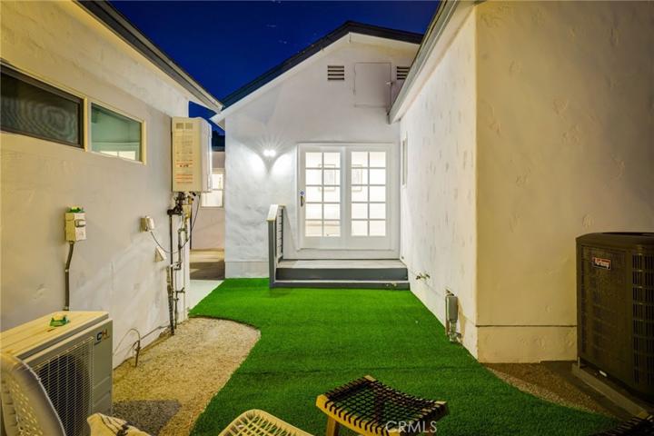 2001 S Spaulding Avenue, Los Angeles, California 90016