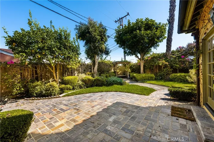 1672 Tustin Avenue, Costa Mesa, California 92627