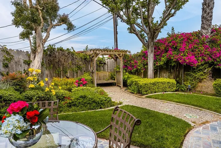 1672 Tustin Avenue, Costa Mesa, California 92627