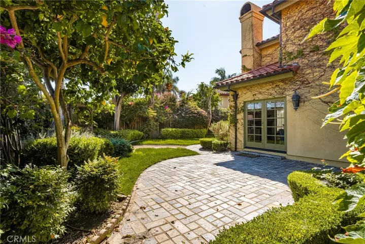 1672 Tustin Avenue, Costa Mesa, California 92627