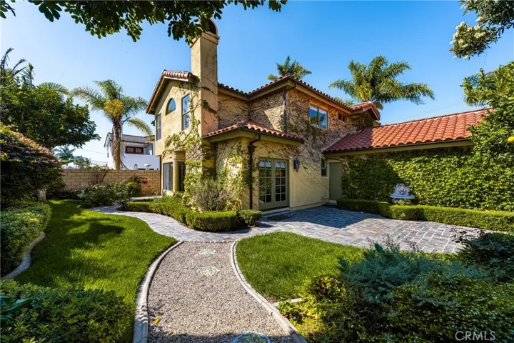 1672 Tustin Avenue, Costa Mesa, California 92627