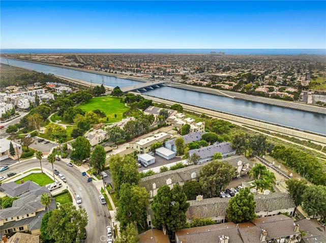 Steps to Vista Park for breathtaking sunsets, close to the Santa Ana bike trail & beaches