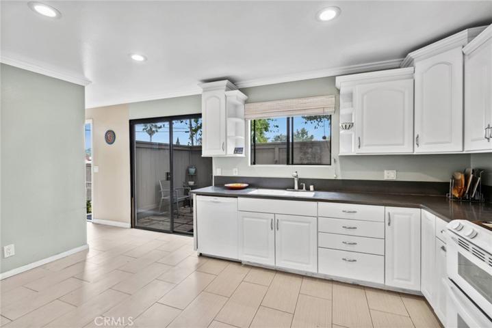 Light and bright kitchen