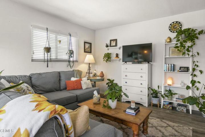 6-web-or-mls-UpMarketMedia2597Rud-027