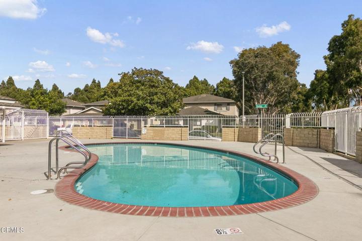 25-web-or-mls-UpMarketMedia2597Rud-098