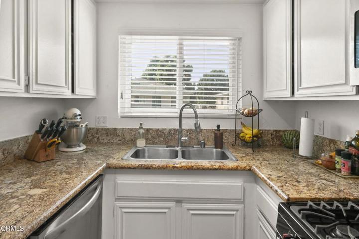 13-web-or-mls-UpMarketMedia2597Rud-060