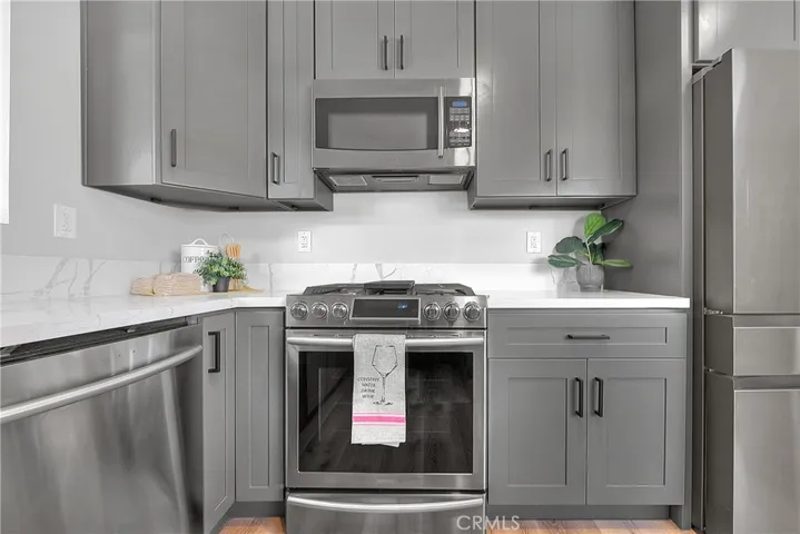 Kitchen: Samsung Stove w/Griddle. Samsung Dishwasher and Microwave.