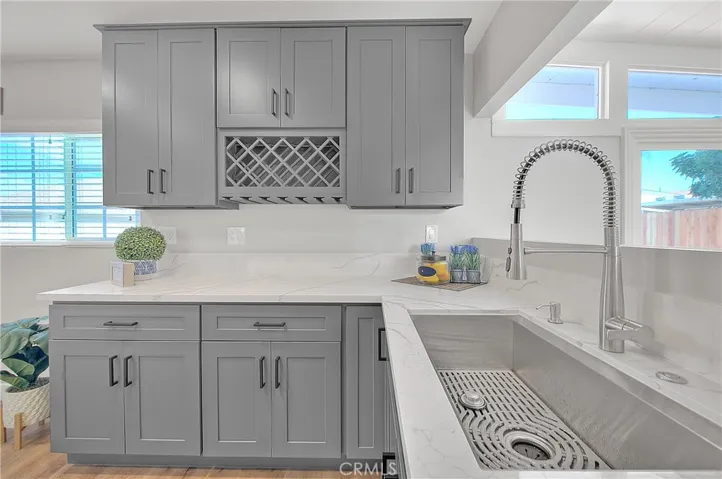 Kitchen w/Quartz Countertops.