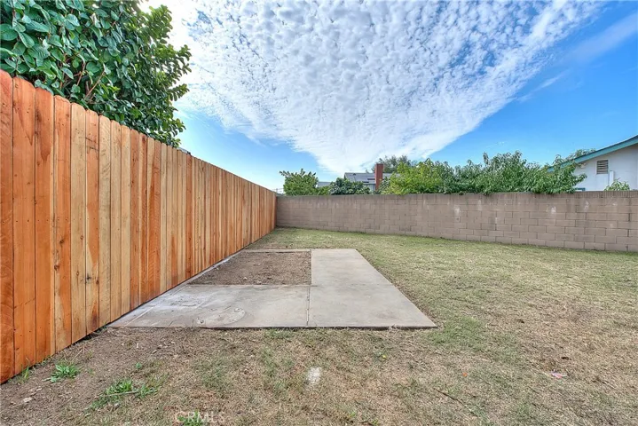 Very Spacious Backyard