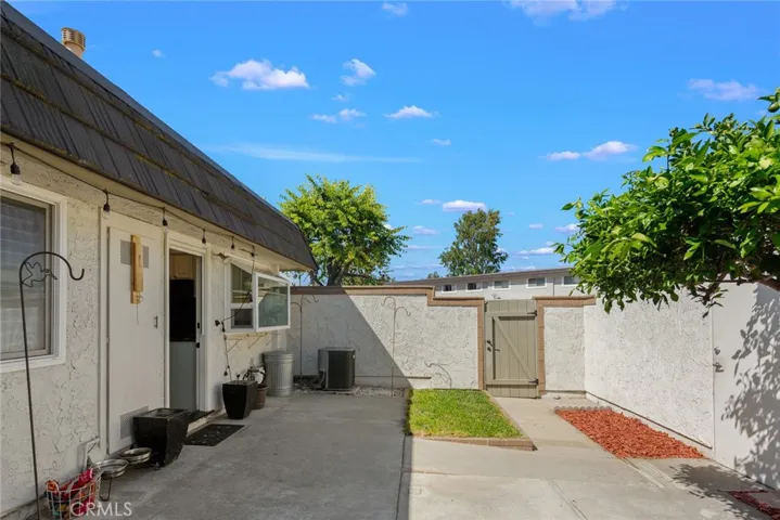 5066 Hampton Court, Westminster, California 92683