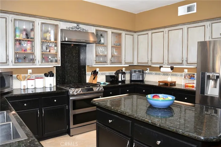 15550 Southwind Avenue, Fontana, California 92336