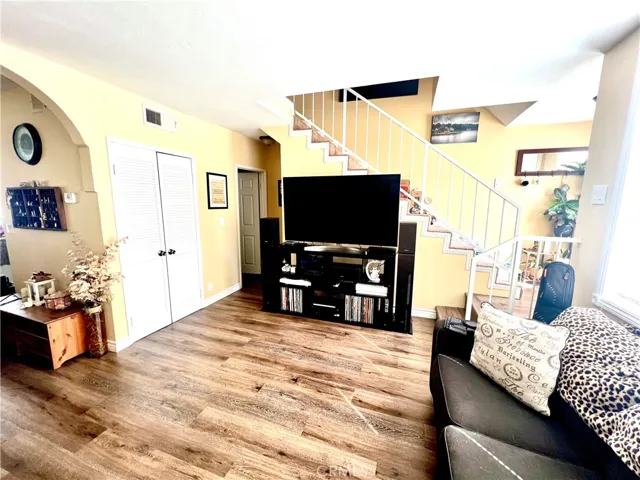 21720 Hart Street Unit 8, Canoga Park, California 91303