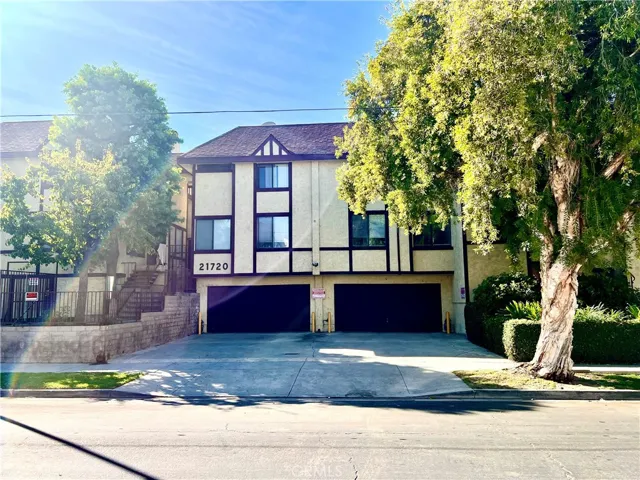 21720 Hart Street Unit 8, Canoga Park, California 91303