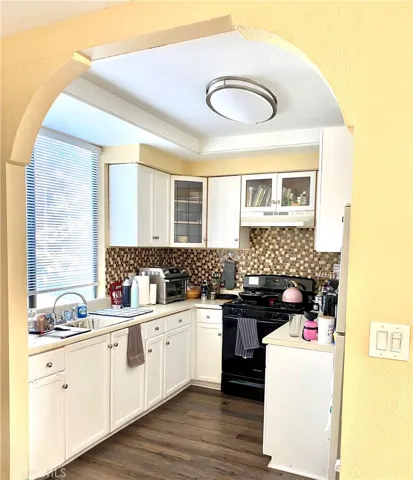 21720 Hart Street Unit 8, Canoga Park, California 91303