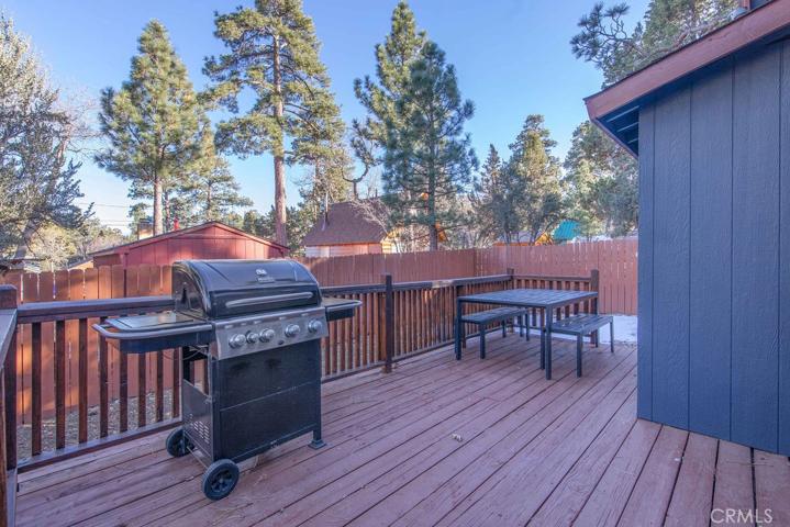 693 Holmes Lane, Sugarloaf, California 92386