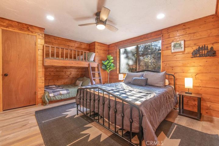 693 Holmes Lane, Sugarloaf, California 92386