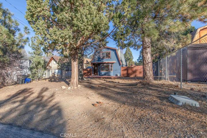 693 Holmes Lane, Sugarloaf, California 92386