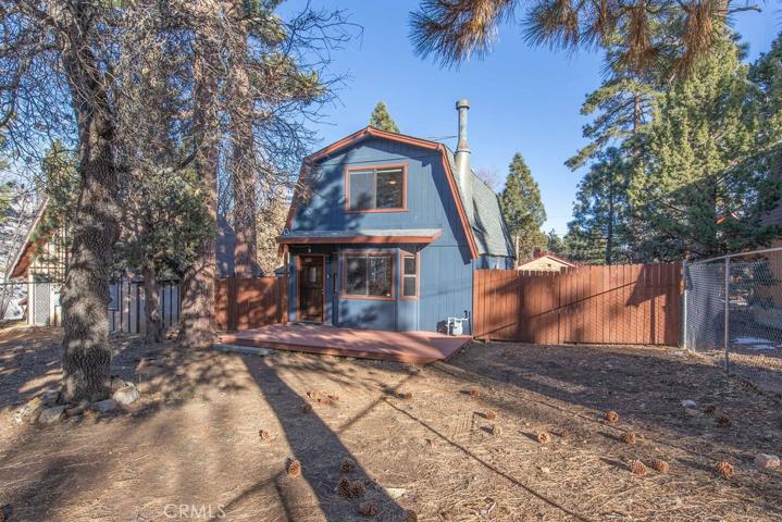 693 Holmes Lane, Sugarloaf, California 92386