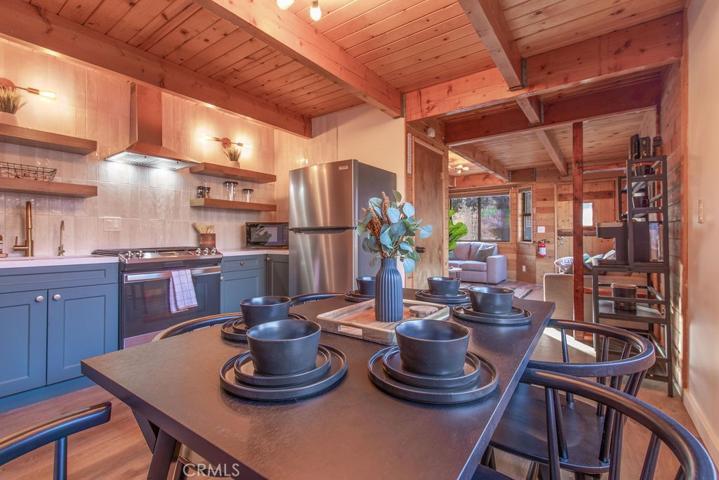 693 Holmes Lane, Sugarloaf, California 92386